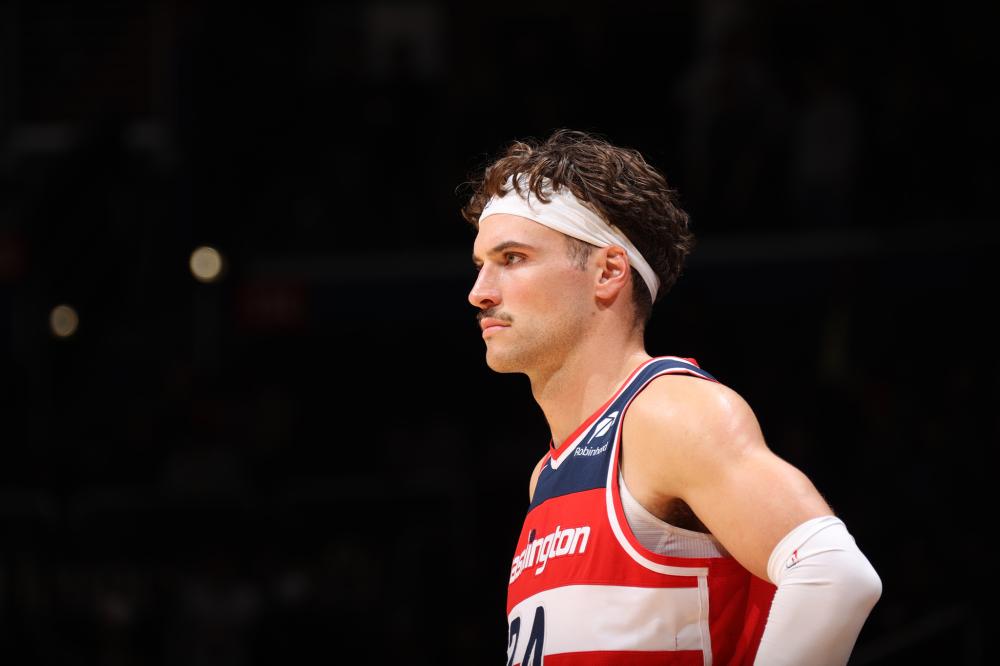 更与詹姆斯 更与詹姆斯